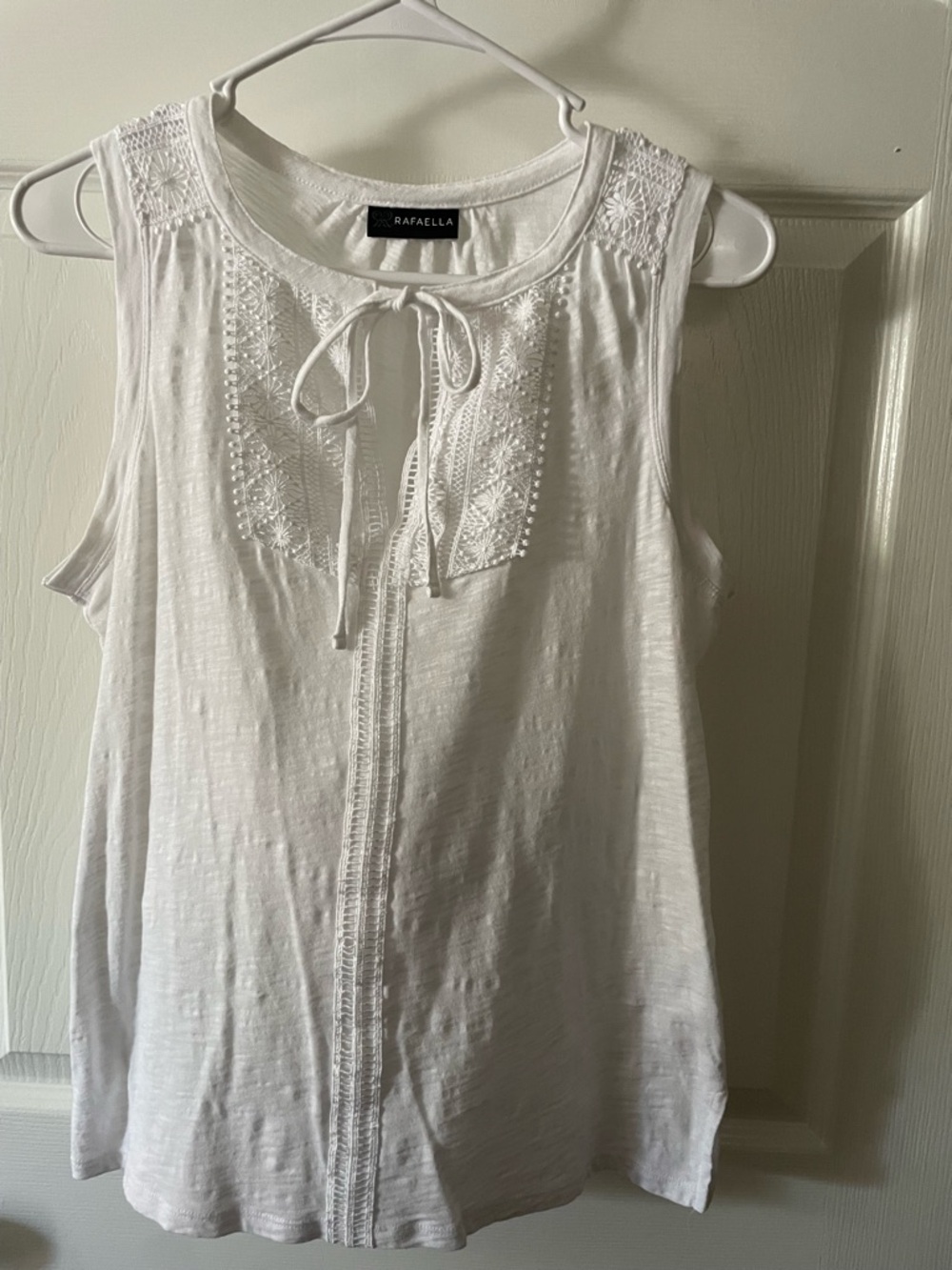 Rafaella White Sleeveless Embroidered Tie-Front 
23” Long P-P 19